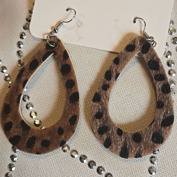 Spotted faux leather earrings printed Fury Animal ladies womens 1 pair sent - Picture 1 of 15